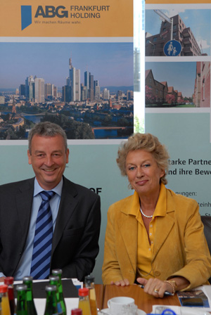 Bilanzpressekonferenz 2007: Oberbürgermeisterin und Aufsichtsratsvorsitzende Petra Roth und ABG FH Geschäftsführer Frank Junker